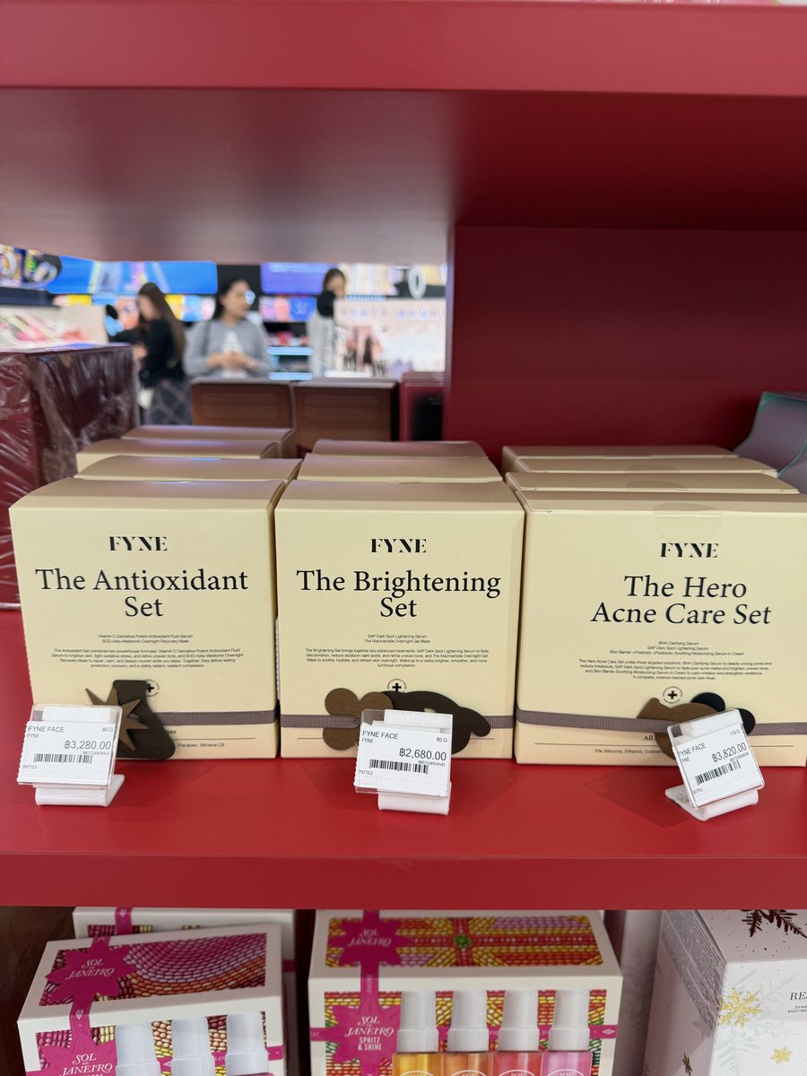 Pruris's tweet image. แนะนำ FYNE SET ที่ Sephora คุ้มกว่า และลดเพิ่มอีก 20% + cashback** 

มี 3 Set แนะนำ

The Antioxidant Set - 

Vit C ผมชอบมากของบ้านนี้ ลดรอยดำเก่งมาก เสริมคู่กับกลุ่มลดเม็ดสีเทพๆ หน้ากระจ่างใส 
SOD Mask - sleeping mask…