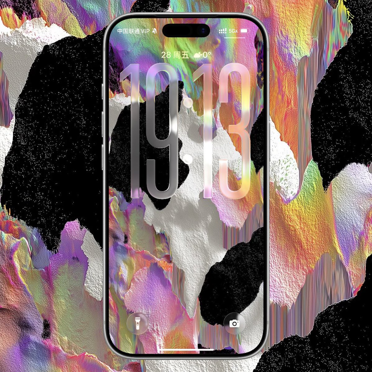 shellshotapp's tweet image. Dive into a world of hyper-texture! ✨ We blended high-contrast black and white with melting, iridescent metallics for a lock screen that looks like it’s carved from another dimension. 🖤🤍🌈 Pure material chaos.

 #Lockscreen #WallpaperArt #DigitalTexture #GlitchArt #PhoneAesthe