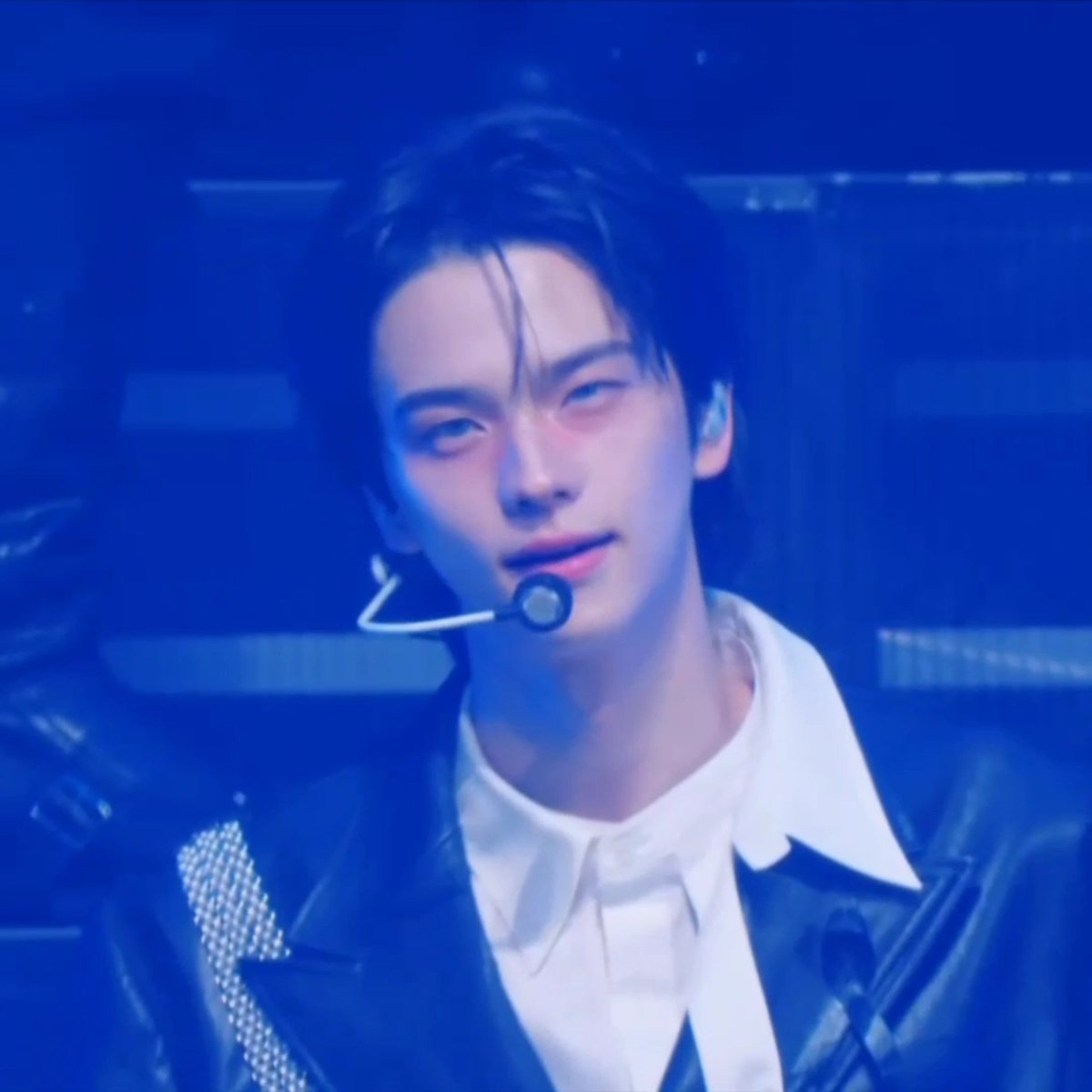 roro30000535's tweet image. 섹시한척 (블러셔 한통을 비우며)