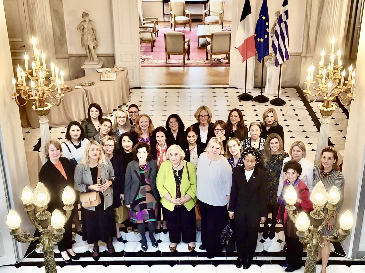 laurenceauer's tweet photo. #25Novembre Déjeuner “femmes et sécurité”autour de la Ministre Alexandra Papadopoulou @greecemfa et des think tanks @eliamepgr autour des 23 femmes ambassadrices en poste à Athènes. Enjeux globaux, souveraineté européenne, multilatéralisme @FranceenGrece https://t.co/yE8A8sOBx5