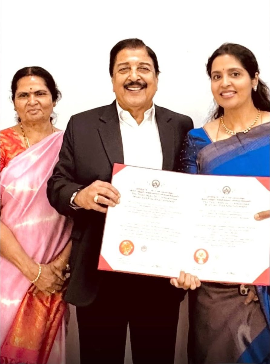 Hari_Socialist's tweet image. • #SivaKumar Iyya 🤗 Has Been Honoured With Doctorate By Our Respectable Chief Minster @mkstalin For His Contribution In Movies, Television &amp;amp; For His Oratory Contributions On Kamba Ramayanam, Tirukural &amp;amp; Mahabaratham | @Suriya_offl #Karuppu #AnjaanReRelease #Anjaan