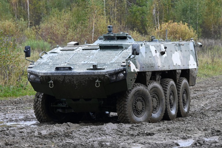 🇱🇻🪖 KNAB rosina tiesāt Valmieras mēru Jāni Baiku par to, ka tas bijis pārlieku pretīmnākošs bruņutransportieru "Patria" būvēšanai Latvijas armijas vajadzībām! ERAF līdzfinansējums bijis 85%, kamēr birokrātu ieskatā tam bija jābūt 55%, jo ražotājs esot bijis zināms. Patria