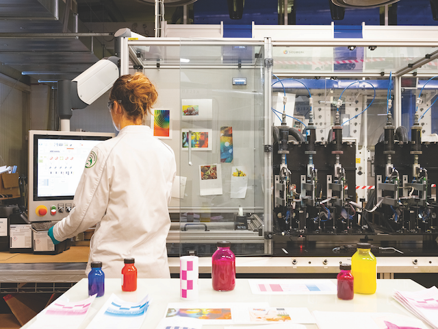 __SPW's tweet image. Future-Proofing OEM Technology Through Smarter Ink Formulation. Dr. Ralf Müller (Siegwerk) breaks down why a 2-tiered differentiated ink formulation strategy is essential for successful system integration
specialistprinting.com/articles/the-r…
#PackagingSolutions #InkFormulation #oemtechnology