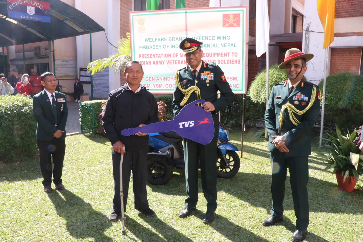 IndiaInNepal's tweet image. Lt Gen Anindya Sengupta, PVSM, UYSM, AVSM, YSM, GOC-in-C, Central Command, Indian Army visited Nepali Army Command and Staff College and interacted with staff and student officers. The Gen Officer also met the Ex Servicemen of Nepal at BGSN, Kathmandu and presented mobility…