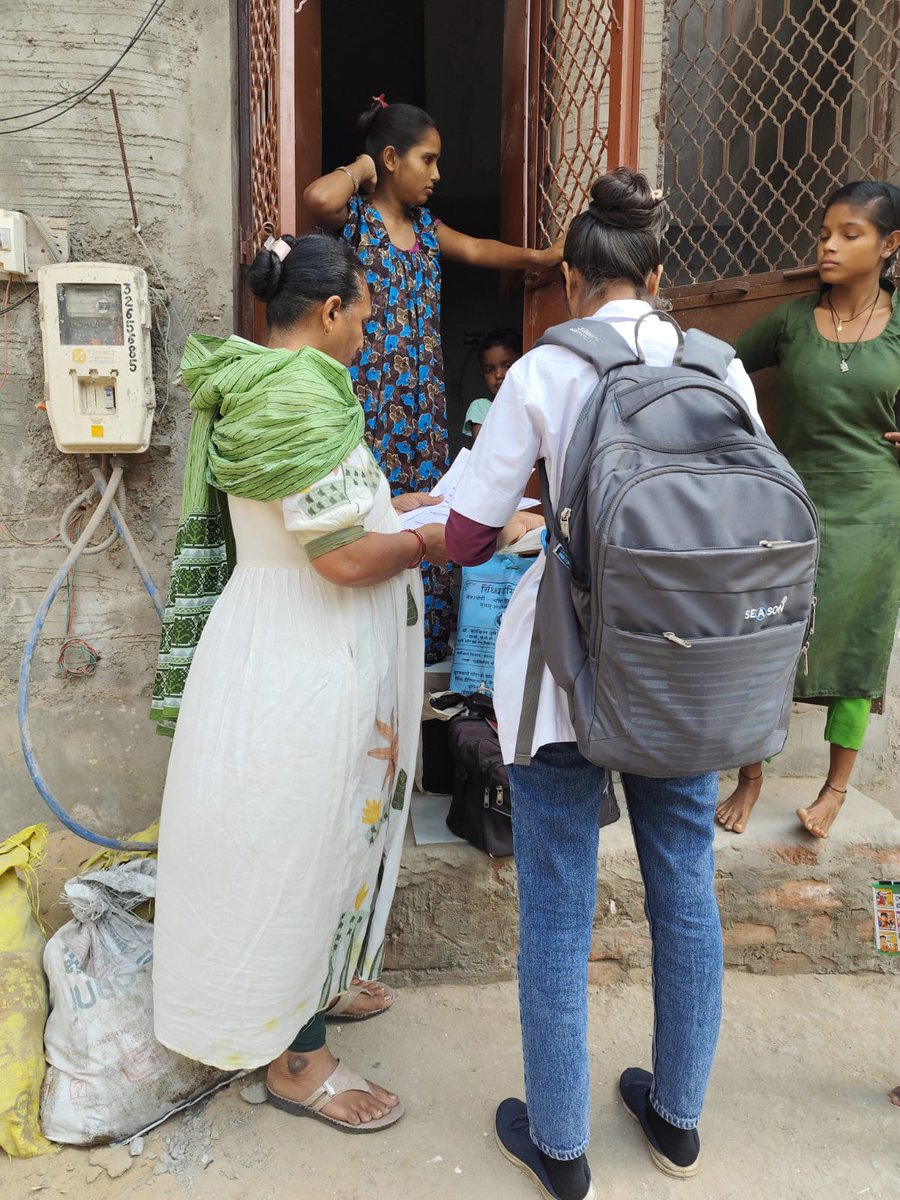 dsbccAmc's tweet image. ન્યૂ અંબાવાડી UPHC, AMC હેલ્થ ડિપાર્ટમેન્ટ દ્વારા શિવશંકરનગરમાં ઇન્ટ્રા-ડોમેસ્ટિક અને પેરી-ડોમેસ્ટિક Vector &amp;amp; Waterborne ડિસીઝ પ્રિવેન્શન, ધાત્રીમાતાઓની ગૃહ મુલકાત કરી જરૂરી તપાસ અને માર્ગદર્શન આપવામાં આવ્યું.#PNC #HighRiskPregnancy #VectorControl #AMCHealth #NHM