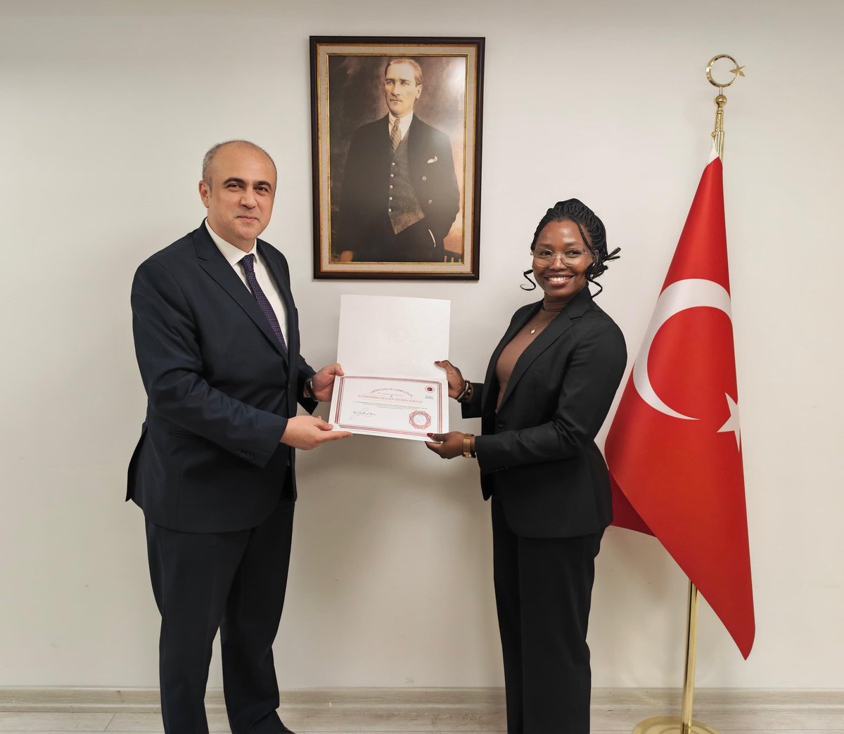 Afrika Birliği Ülkeleri Genç Diplomatlar Eğitim Programı bugün düzenlenen sertifika töreniyle sona ermiştir.
 
The training program for young diplomats from the African Union countries concluded with the certificate ceremony.