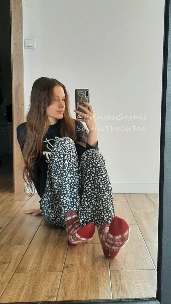 good afternoon fuzzy sock lovers