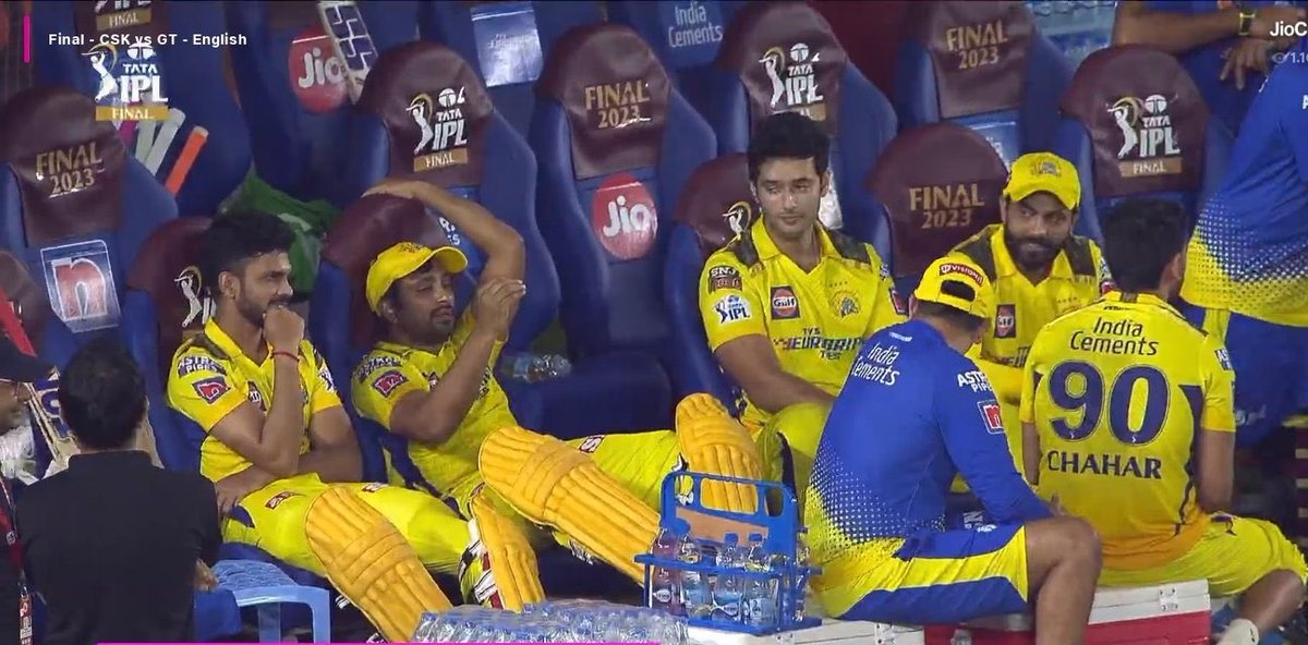 acid_mid's tweet image. E.D aur M - 2 bass clear karne ka dekho , CGPA agle semester me kheech denge