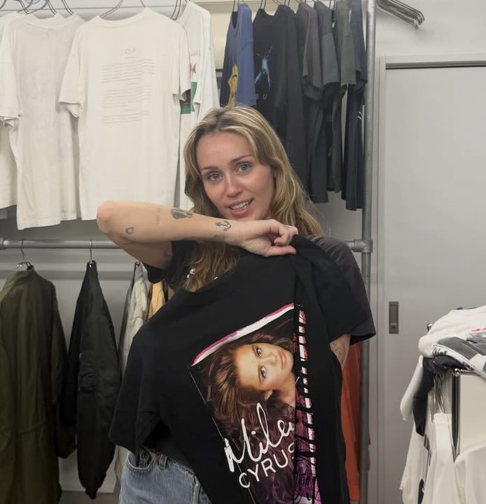 Miley Cyrus found her own vintage merch in Tokyo… iconic ✨