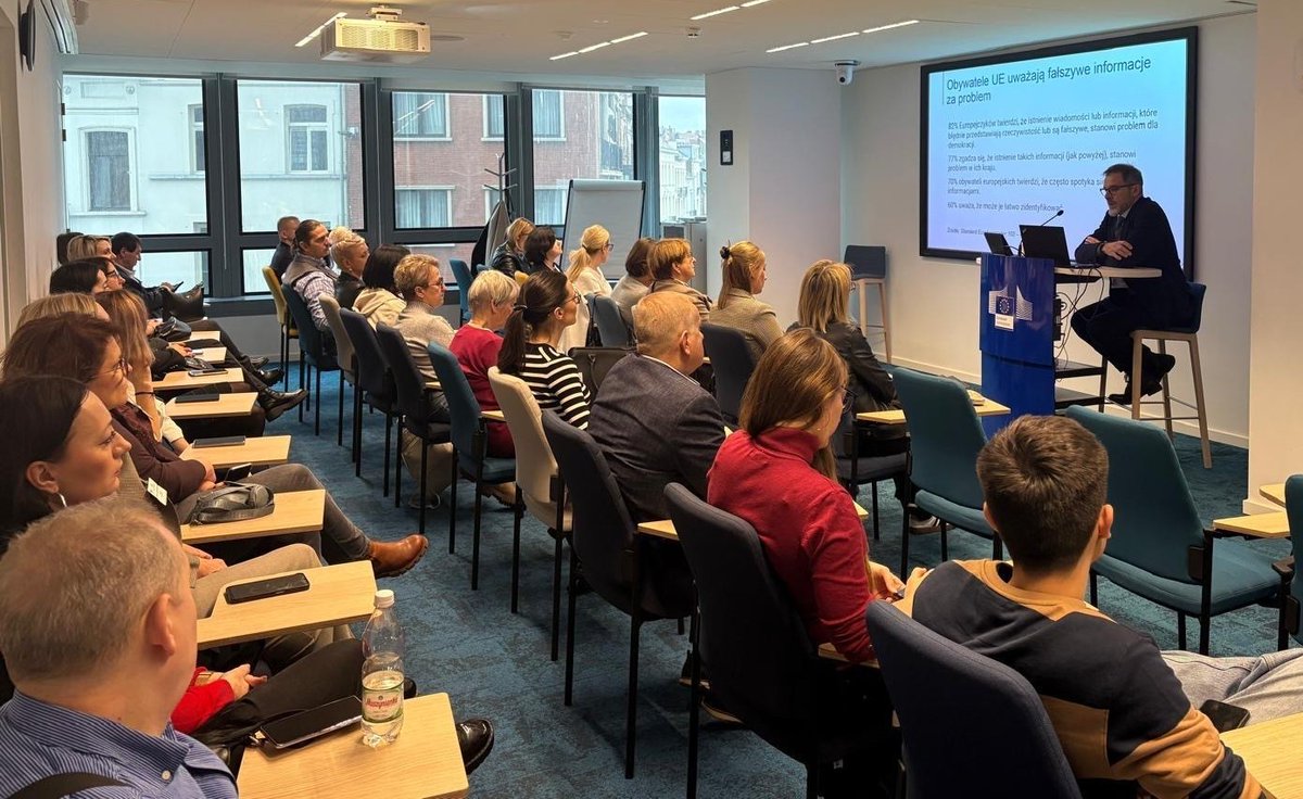 Spotkanie z nauczycielami z Polski 🇵🇱 biorącymi udział w wizycie studyjnej do Brukseli.
Ciekawa dyskusja nt. przeciwdziałania #dezinformacja, roli instytucji UE i wspólnych działań na rzecz ochrony najmłodszych użytkowników Internetu.
<a href="/EUinPL/">Komisja Europejska</a>