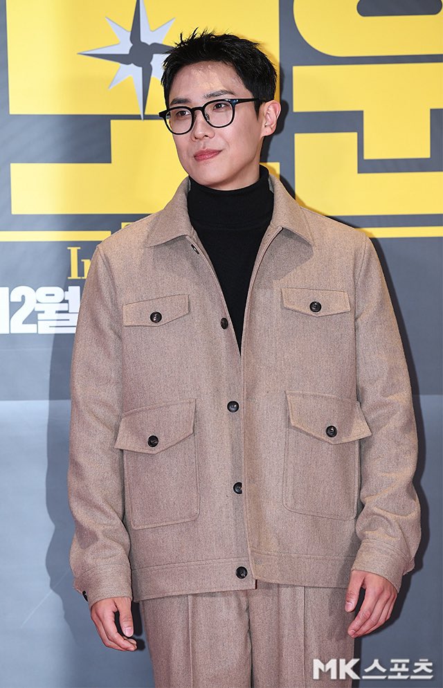 BenzsiPD's tweet image. #อีจุน ภาพนักแสดงอีจุนในวันนี้ที่ Megabox COEX รอบ VIP Premiere ภาพยนตร์เรื่อง The Informant ช่วงบ่ายวันนี้ค่า (28 พ.ย.)

📸 on pic. 

~~~~~
#อีจุน
#Leejoon 
#이준