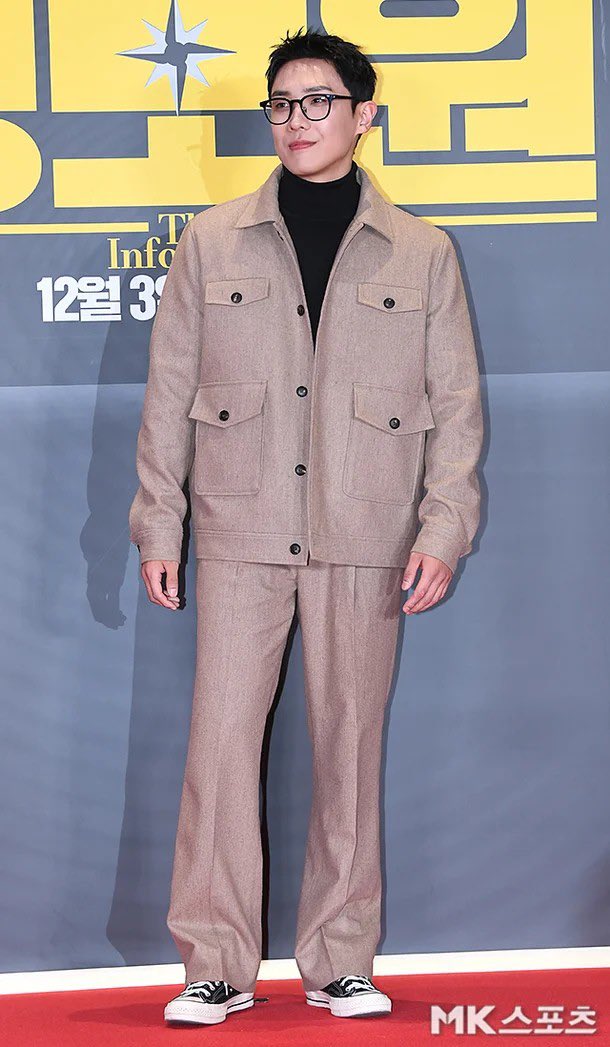 BenzsiPD's tweet image. #อีจุน ภาพนักแสดงอีจุนในวันนี้ที่ Megabox COEX รอบ VIP Premiere ภาพยนตร์เรื่อง The Informant ช่วงบ่ายวันนี้ค่า (28 พ.ย.)

📸 on pic. 

~~~~~
#อีจุน
#Leejoon 
#이준