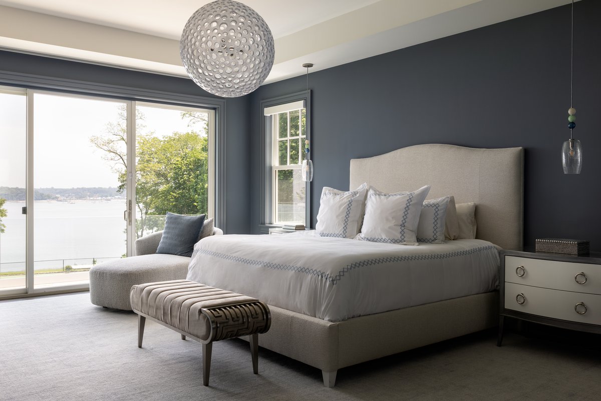 KeyIntDesigner's tweet image. Coastal calm, expertly composed. Long Island interior designer, Annette Jaffe, infuses this beautiful bedroom with quiet luxury—clean lines, custom furnishings, and a palette that echoes the shoreline.

bit.ly/475iI2e