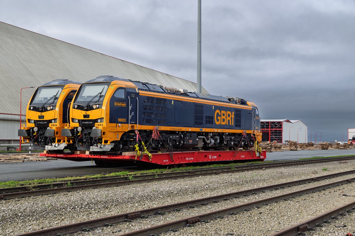 bristolport's tweet photo. Yesterday, locomotives 99003 and 99004 arrived safely on board the LNG powered Nereus Highway into Royal Portbury Dock for GB Railfreight marking another seamless and efficient operation.

#BristolPort #RoyalPortburyDock #RailFreight #GBRf #Logistics #Sustainability #Class99 https://t.co/g0Vqyhlhup