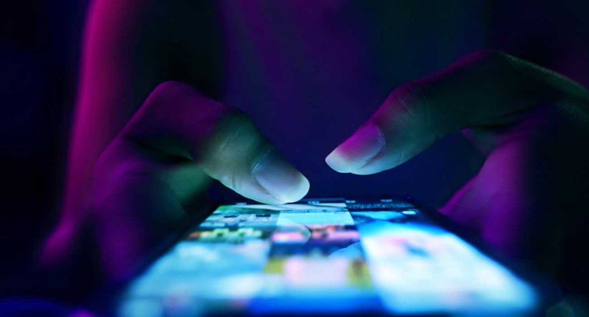 Attention is the new currency online. With endless feeds &amp; notifications, capturing focus is a battle. Brands that win? They understand psychology &amp; emotion—creating content that connects instantly. #DigitalMarketing #SEO #WebDesign #OnlineMarketing shorturl.at/apxqn