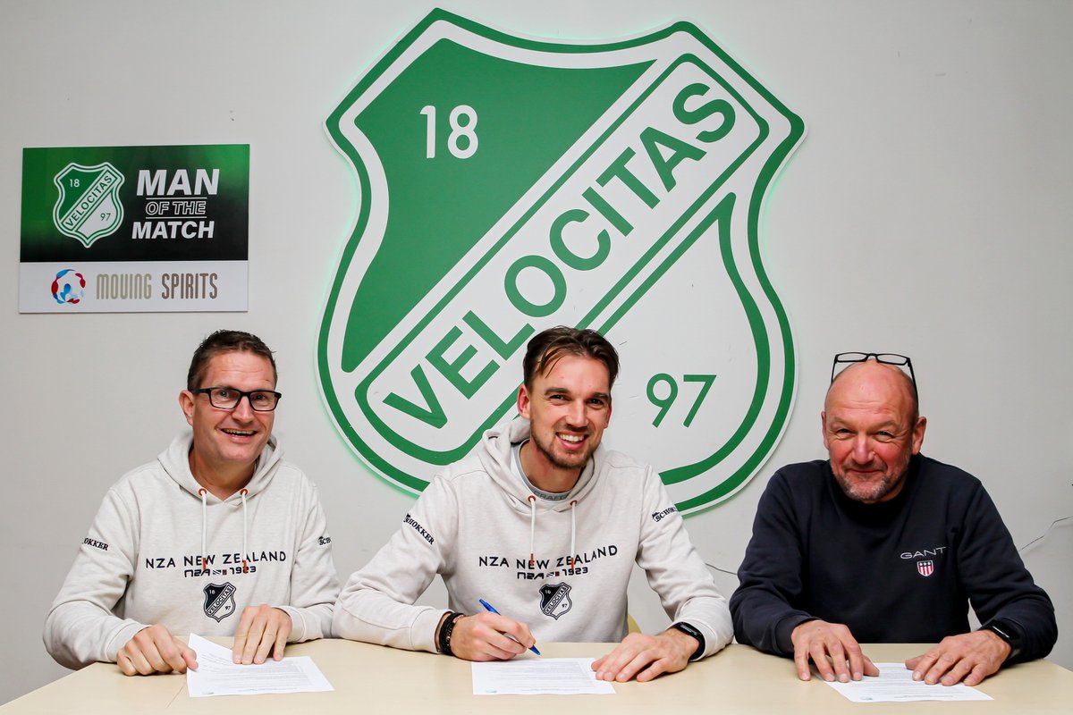 𝗥𝗢𝗕𝗕𝗜𝗘 𝗪𝗘𝗡𝗧𝗜𝗡𝗞 𝗟𝗔𝗡𝗚𝗘𝗥 𝗕𝗜𝗝 𝗩𝗘𝗟𝗢𝗖𝗜𝗧𝗔𝗦 𝟭𝟴𝟵𝟳
Hoofdtrainer Robbie Wentink heeft zijn contract bij Velocitas 1897 met twee jaar verlengd.
Zie: tinyurl.com/mr2acybk
<a href="/oogsport/">OOG Sport</a> <a href="/Sport050/">Sport050</a> <a href="/RTVNoordSport/">RTV Noord Sport</a> <a href="/DvhNSport/">DVHN Sport</a> <a href="/Derde_helft/">Dick Heuvelman</a>