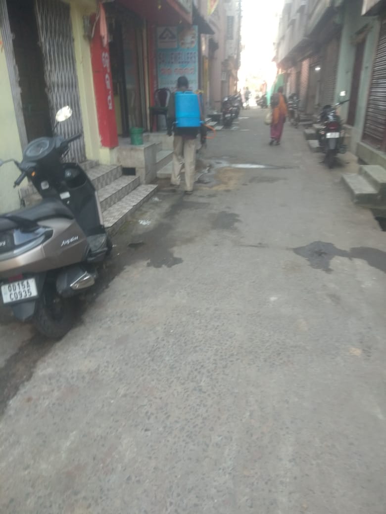 SMC_Sambalpur's tweet image. Intensive anti-mosquito spraying conducted at Daleipada and adjoining areas to curb mosquito breeding. Citizens are advised to keep premises clean and avoid water stagnation.
#VectorControl
#CommunityHealthSambalpur
