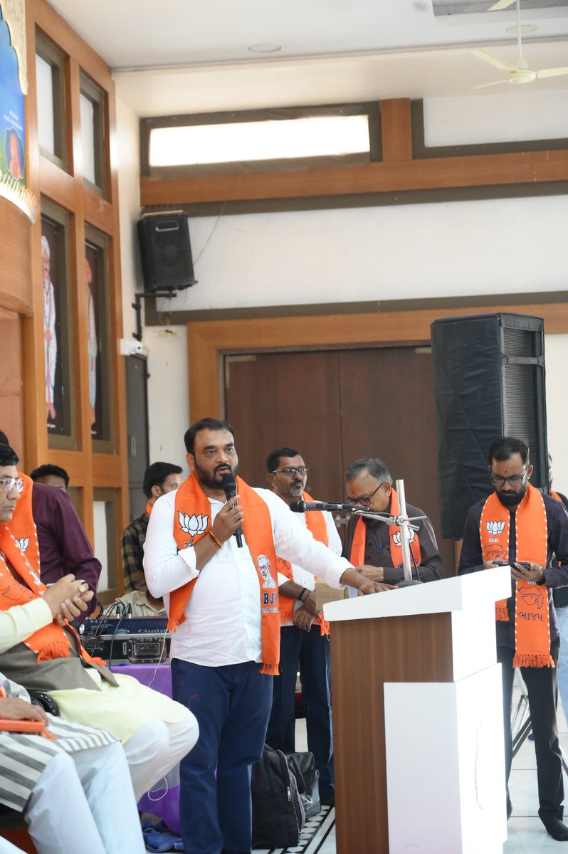 BjpBotad's tweet photo. આવો, આપણા લોકતંત્રને વધુ સુરક્ષિત અને મજબૂત બનાવવા માટે આ અભિયાનને જન-જન સુધી પહોંચાડીએ!
#SIR #Voters #BJP #BJP4Gujarat #BJP4Botad https://t.co/V4LgfM9u8v