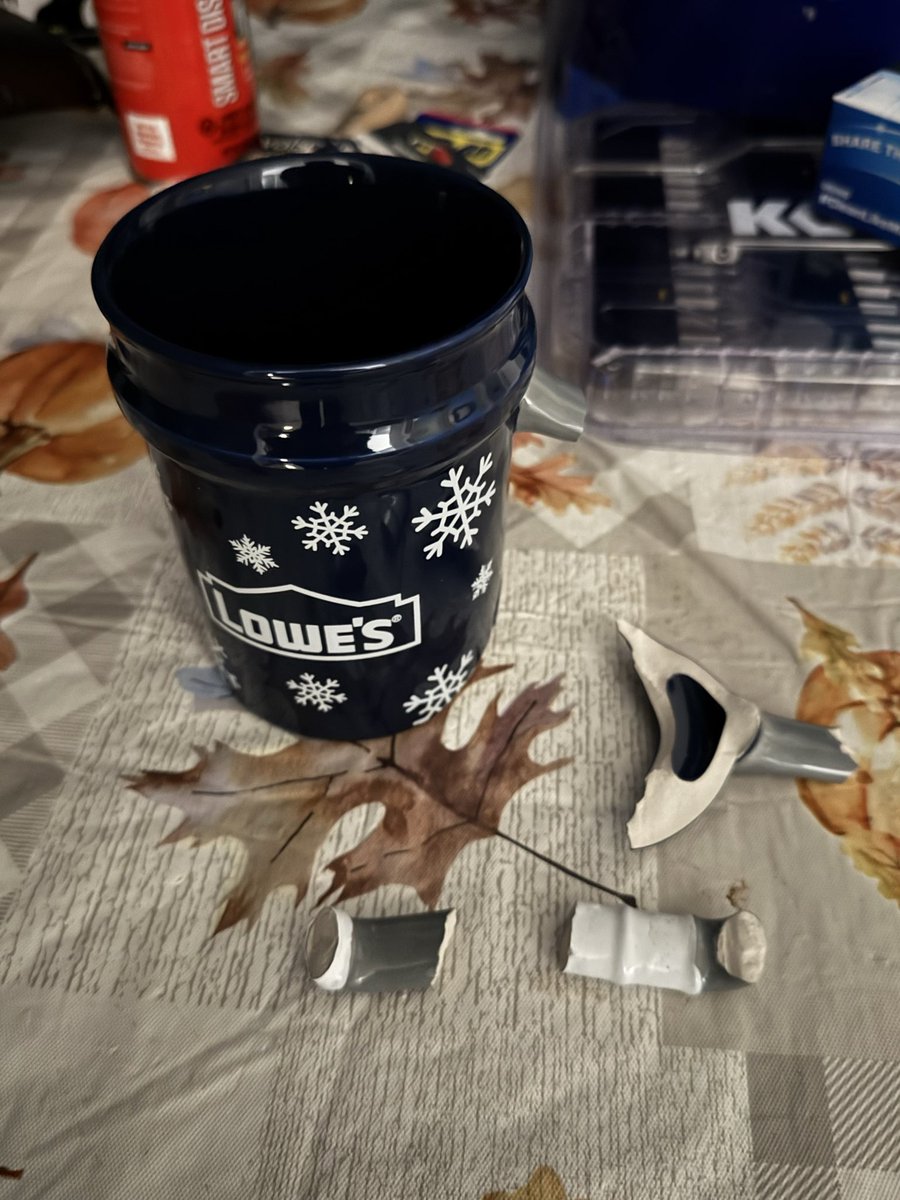 JohnRand323's tweet photo. @Lowes 
#45 in line. Sadly did not get the gift card and my mug was broken 😞 https://t.co/oPyRXEGB60