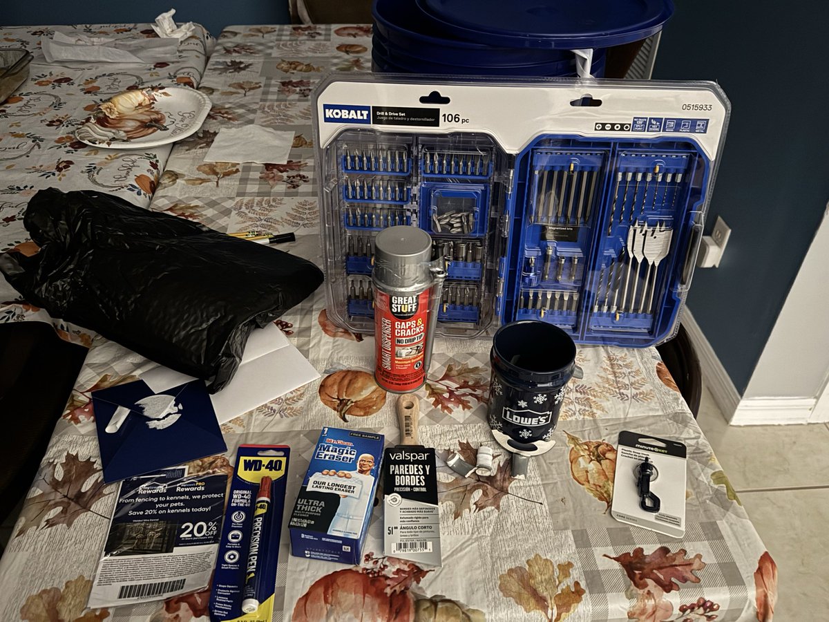 JohnRand323's tweet photo. @Lowes 
#45 in line. Sadly did not get the gift card and my mug was broken 😞 https://t.co/oPyRXEGB60