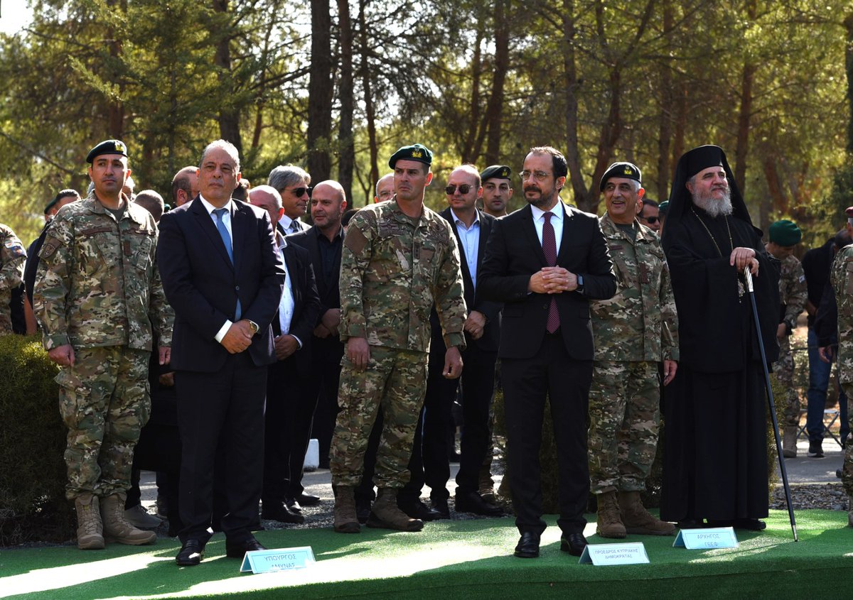 Πραγματοποιήθηκε σήμερα, στην παρουσία του Προέδρου της Δημοκρατίας <a href="/PresidentCYP/">President of the Republic of Cyprus</a> <a href="/Christodulides/">NikosChristodoulides</a> η τελετή απονομής του πράσινου μπερέ στους νέους Καταδρομείς της 2025 ΕΣΣΟ. 
Το πράσινο μπερέ αποτελεί διαχρονικό σύμβολο θάρρους, πειθαρχίας και αφοσίωσης στις υψηλές αξίες που