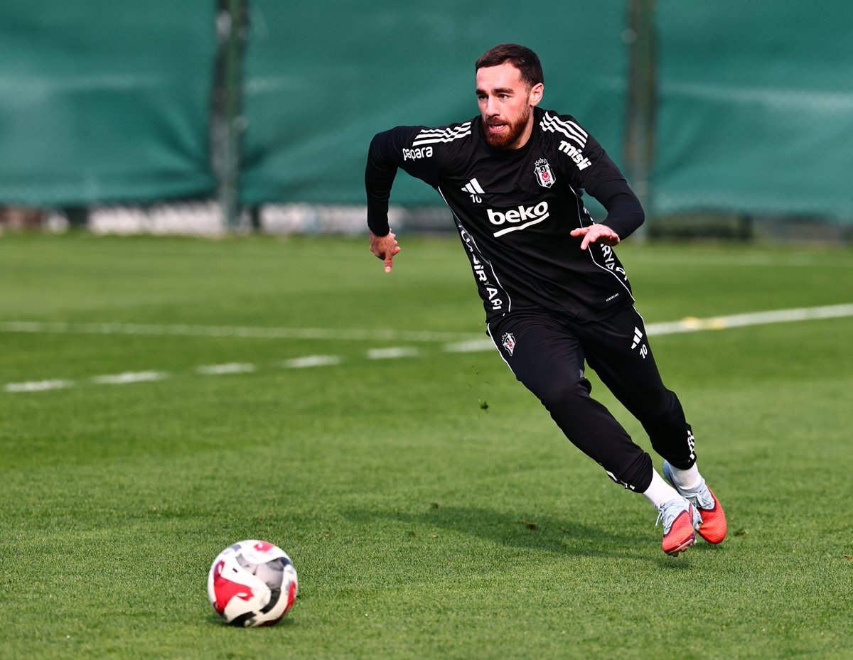 futbolarena's tweet photo. Orkun Kökçü ⚫️⚪️ https://t.co/f6pswDxXH3