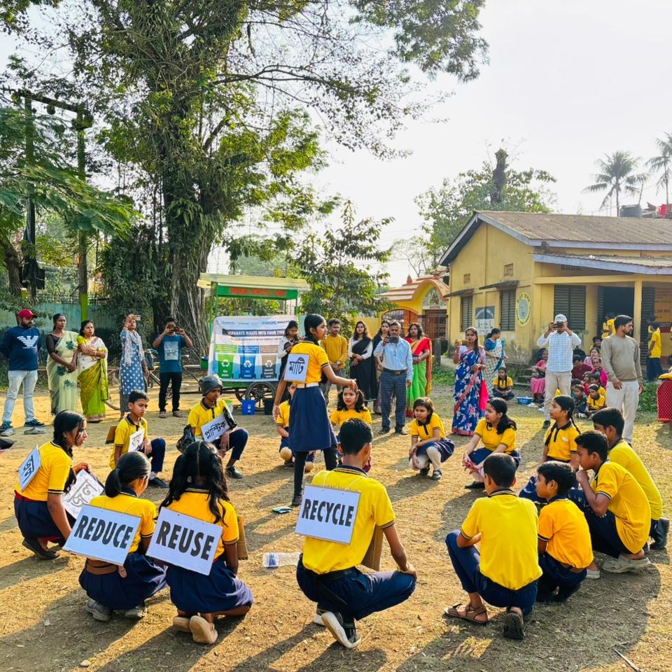 SwachhBharatGov's tweet image. Small actions, big impact!

Students of NNTC School in Assam learned waste segregation in a fun and creative way through the activity ‘Kachra Ka Kissa’. Through a play based on #ReduceReuseRecycle, the children pledged to segregate waste, reduce plastic use, and adopt composting