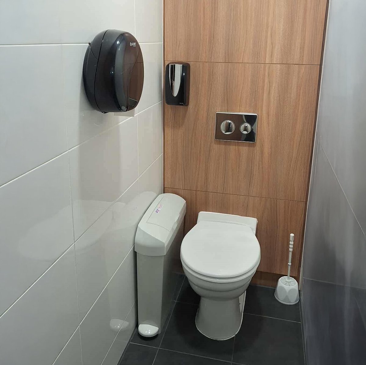 We recently fully kitted out these office washrooms in Birmingham 🚻✨

Another clean, modern setup delivered by Janitorial Direct 🙌

If your workplace needs reliable washroom or janitorial solutions, we’re here to help at janitorialdirect.co.uk 💼✨