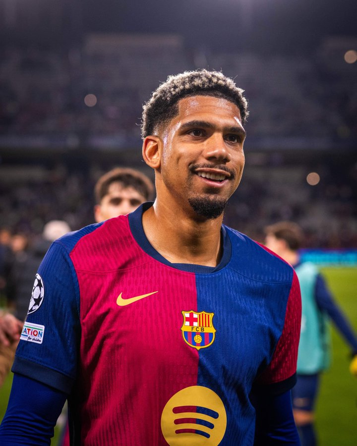 BarcaUniversal's tweet photo. 🚨 Hansi Flick: "Araujo has a stomach virus and will be out tomorrow. We'll see after that." https://t.co/VMMfbz9iAC