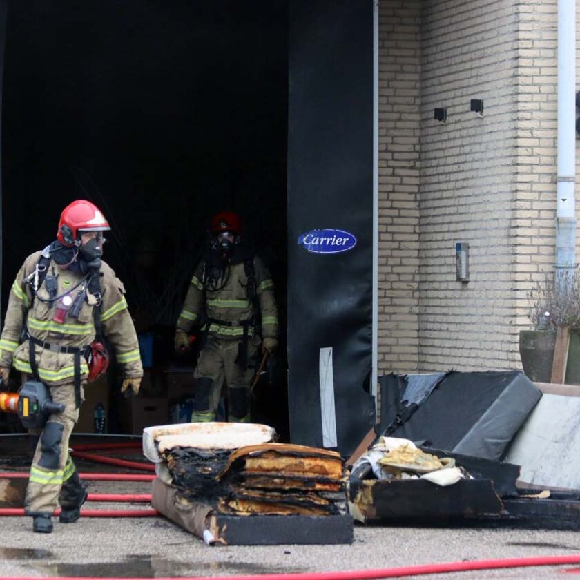 Grote uitslaande brand in loods door fatbike