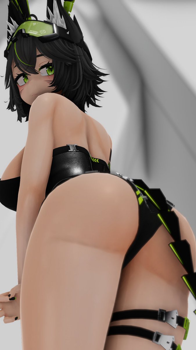 Does this suit make my 🍑look big?
(Happy Friday!)