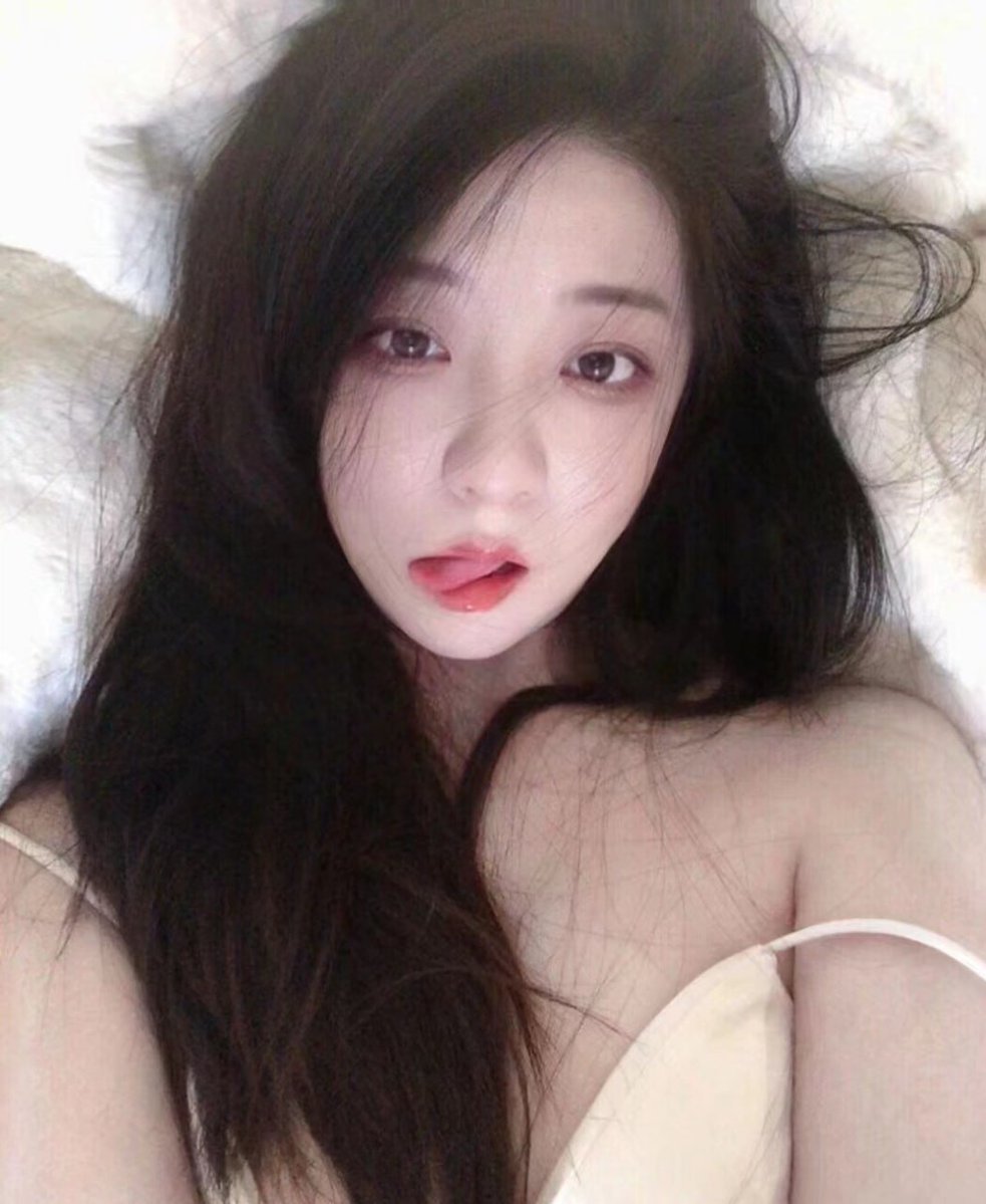 _davidcomas's tweet image. 我就是那下贱母狗汪汪汪，渴盼老爷们啐我凌辱我，给老爷们叩首啦。
深知我这腌臜淫烂母狗屄老爷们不屑一顾，可我就想痴想老爷们拿巨屌狠狠肏我呀~ #反差 #母狗 #NTR