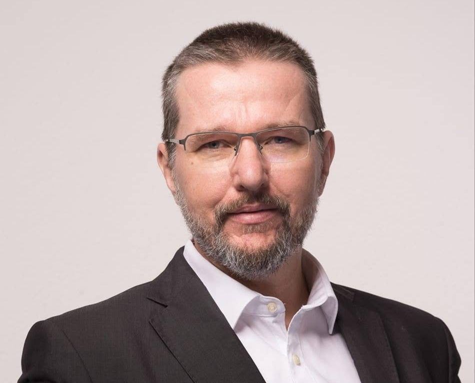 V STVR sa nikto na nejakú nezávislosť už ani nehrá:
Novým riaditeľom Slovenského rozhlasu sa stal bývalý prispievateľ Štandardu z politickej kandidátky omediach.com/tv/29370-novym…