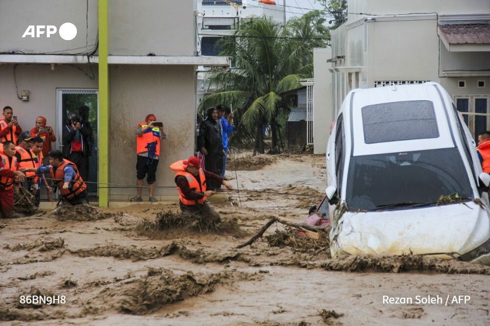#BREAKING Death toll from floods, landslides on Indonesia's Sumatra rises to 174: disaster official