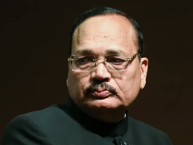 MumbaichaDon's tweet image. CJI Surya Kant Rocks, Dalla Kapil Sibal in Shock🔥

Sibal argued against SIR emphasizing burden on voters who already hold 
Aadhaar.

CJI Surya Kant shot back brutally-
&quot;SHOULD AADHAAR ALONE QUALIFY SOMEONE TO VOTE, EVEN IF THEY MIGHT BE FOREIGNER? Aadhaar is a creation of…