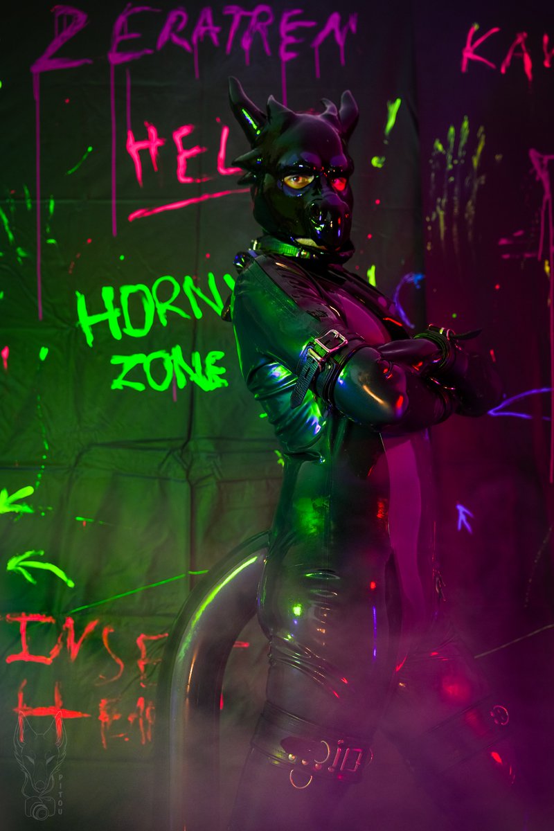 Running is no longer an option, join me. 🖤

📸 : @rikoupitou<a href="/RikouPitou/">Rikou Pitou NSFW</a> @rikoupitou.bsky.social

#Latex #Rubber #LatexDragon #RubbberDragon