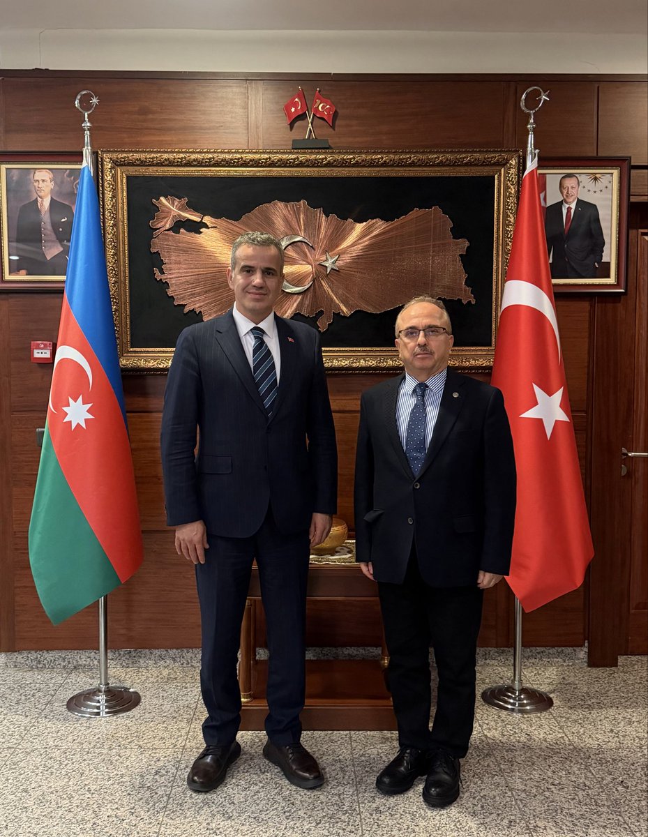 Türk Devletleri Teşkilatı bünyesindeki toplantı için bulunduğum Bakü’de  <a href="/TC_BakuBE/">Türkiye in Azerbaijan</a> Büyükelçimiz, değerli hocam Prof. Dr. Birol Akgün’ü ziyaret ettim.