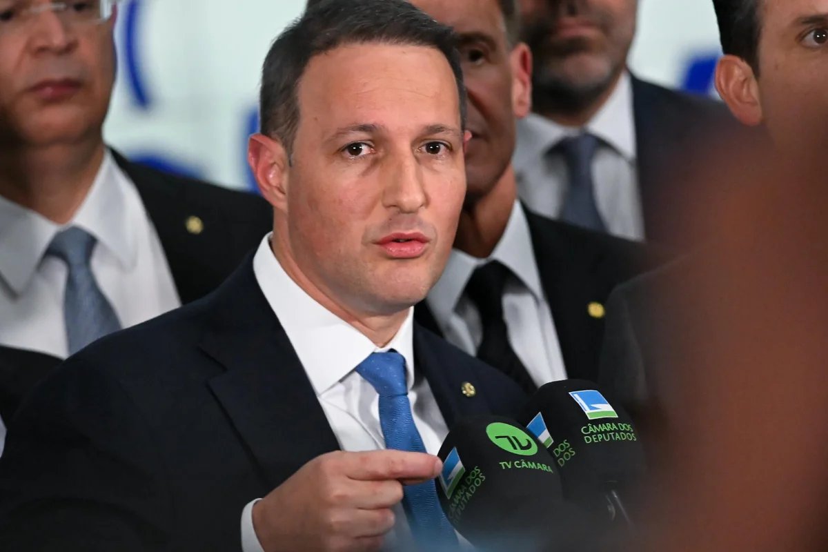 BlogdoNoblat's tweet image. Derrite deixa governo Tarcísio com queda de roubos e aumento da violência policial. Secretário de Segurança escolhe evento da Rota para se despedir, e deve ser candidato ao Senado em 2026. Gestão também ficou marcada por assassinatos cometidos pelo PCC. Dois dos símbolos do…