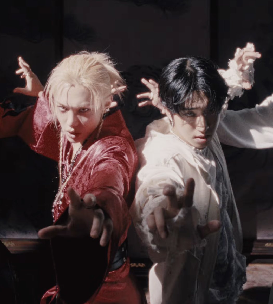 MTVUK's tweet image. Can’t stop thinking about Stray Kids in the DIVINE music video… the visuals 😮‍💨💫 #DIVINE