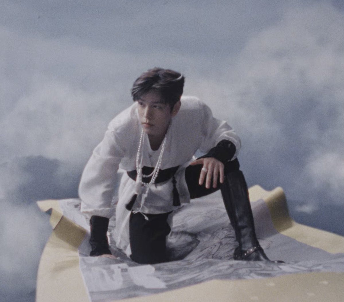 MTVUK's tweet image. Can’t stop thinking about Stray Kids in the DIVINE music video… the visuals 😮‍💨💫 #DIVINE