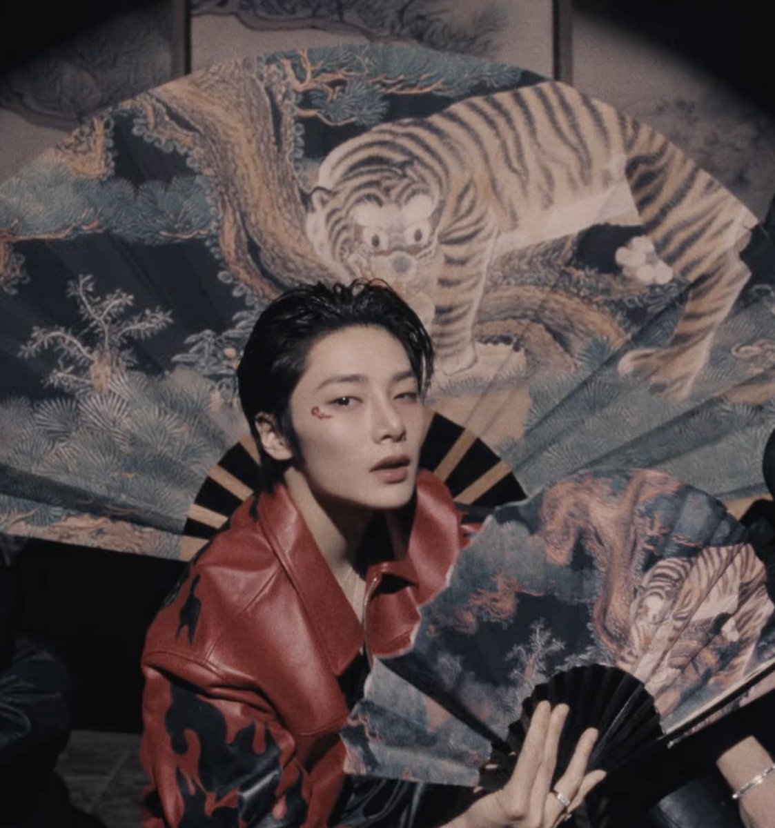 MTVUK's tweet image. Can’t stop thinking about Stray Kids in the DIVINE music video… the visuals 😮‍💨💫 #DIVINE