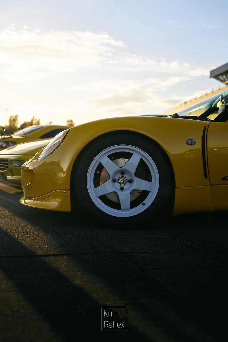 練りマ tweet media