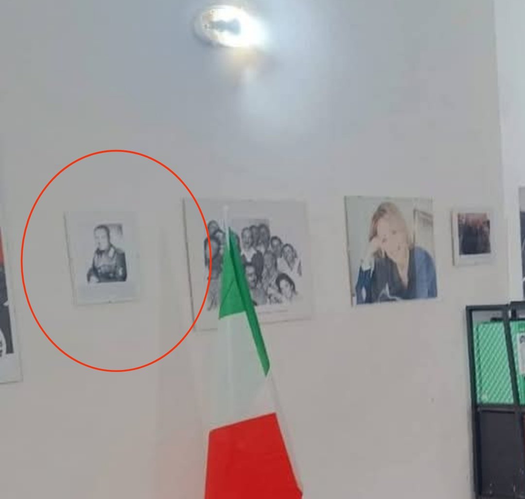 AlekosPrete's tweet image. Questa è la sede di Fratelli d’Italia a Civitavecchia dove accanto alla foto di Giorgia Meloni campeggia quella di Borghese, fascista e collaborazionista della RSI che tentò un golpe neofascista. Segno che nel partito certe pulsioni nere sono più vive che mai. #matrice