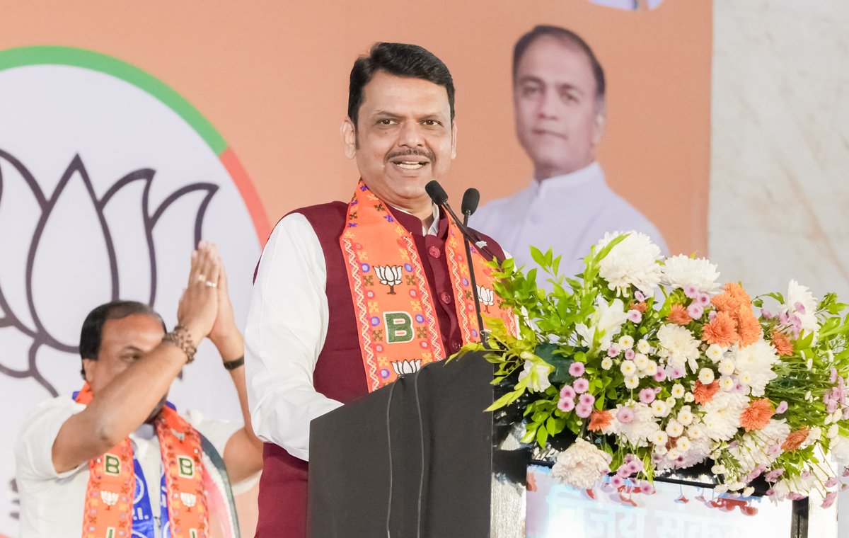Devendra_Office's tweet image. 🪷 CM Devendra Fadnavis at the &apos;Jahir Sabha&apos; in support of BJP candidate for NagarAdhyaksha of Hinganghat Municipal Council Dr. Nayana Tulaskar, BJP candidate for NagarAdhyaksha of Sindi (Railway) Railway Municipal Council Rani Kalode and all NagarSevak candidates.
MoS Dr. Pankaj…