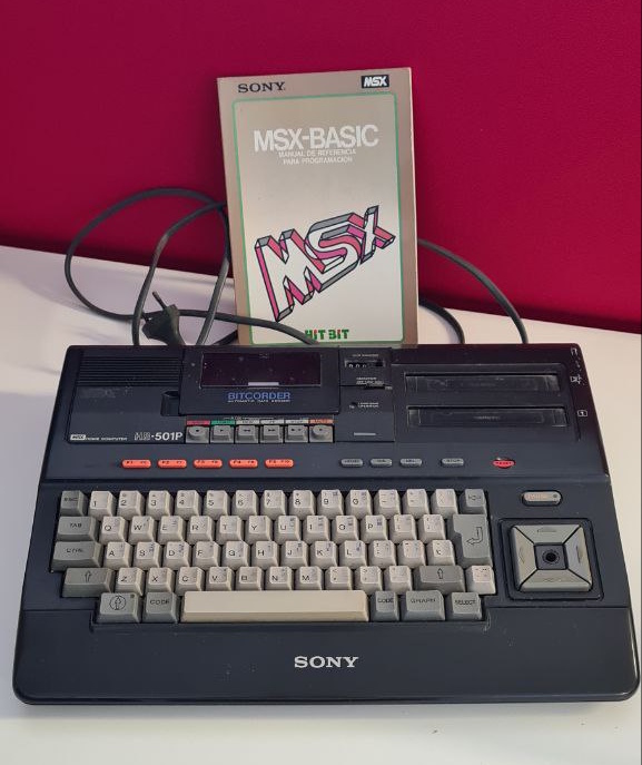 Otro #MSX más para la colección. Mi primer MSX fue el HB-101P y desde que supe que tenía un hermano mayor HB-501P con el cassette incorporado que lo he querido, pero hay pocos y hasta ahora no se había dado la oportunidad. Pero al final todo llega y por fin ya lo tengo.