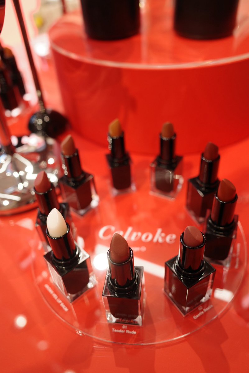 oishi__shio's tweet image. CelvokeのPOPUPイベントに招待いただきました💄
新リップが全色試せたり、ハズレなしのガチャガチャが回せます。
新リップは流石のおしゃれな質感、色出し！写真2枚目は個人的に気になった色たち、イエベ秋の民にぴったりなテラコッタは03。予約一番人気は05だそう。
明日限定のイベントなのでぜひ🏃‍♀️