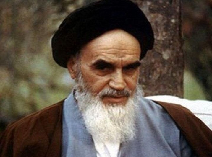 RaymondFHakim's tweet image. #العراق #إيران 
هل تعلمون أن الخميني كان لاجئًا في العراق لمدة 16 عامًا
وعندما تَمكّن، عاد وحارب العراق وهدم البيوت التي آوته وأطعمته