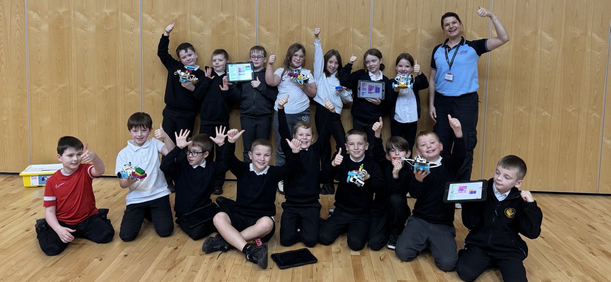 raisingrobots's tweet image. Young #engineers at Patna Primary - what a team!! 🏴󠁧󠁢󠁳󠁣󠁴󠁿 🤖 🤩 👏 #STEM
 
⁦@PatnaPS_ECC⁩ ⁦@EastAyrshire⁩ ⁦@rafyouthengage⁩ ⁦@LEGO_Education⁩