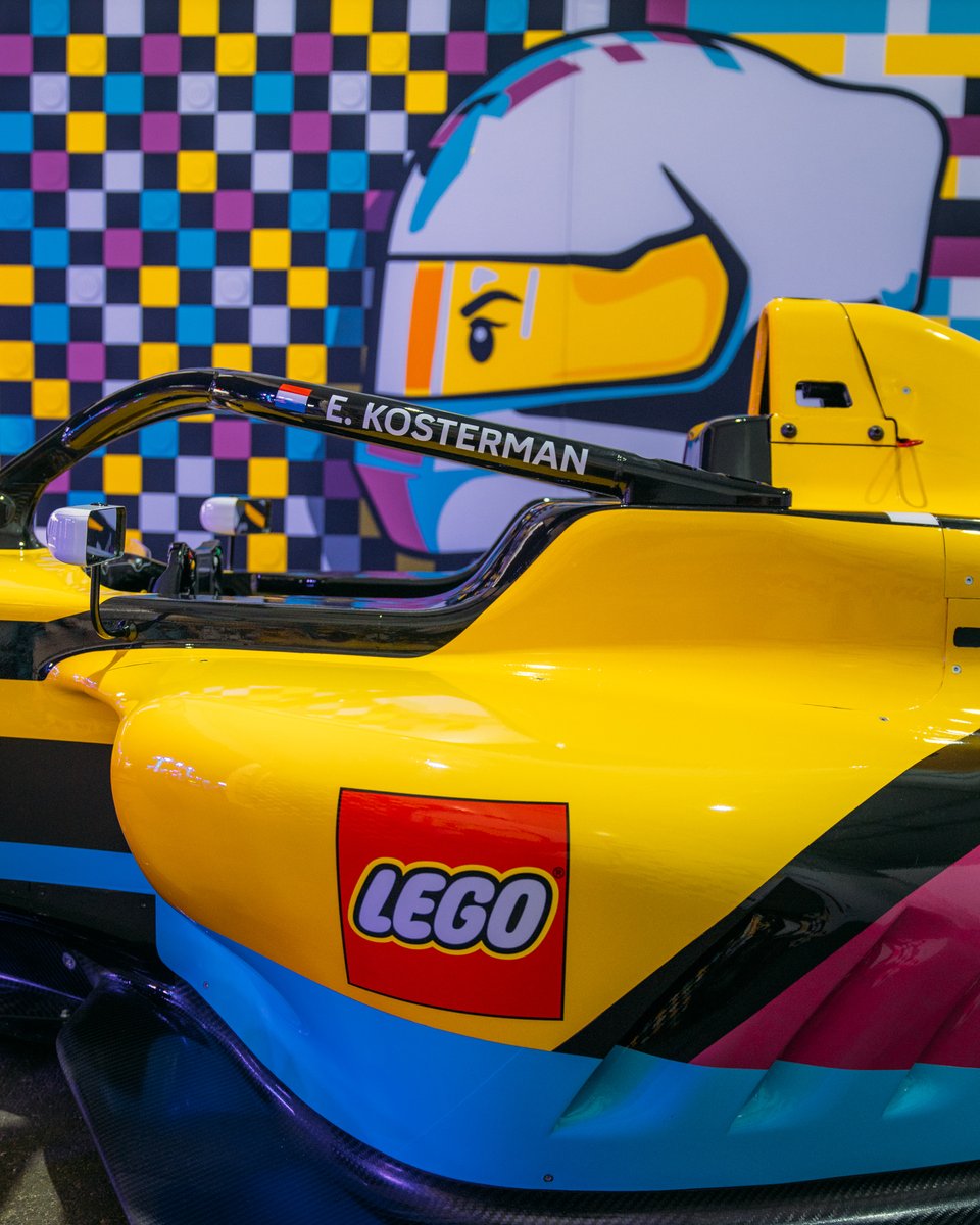 f1academy's tweet image. @LEGO_Group made an iconic entrance to F1 Academy in Las Vegas. 💐 🧱 📸 

#F1Academy #LasVegasGP