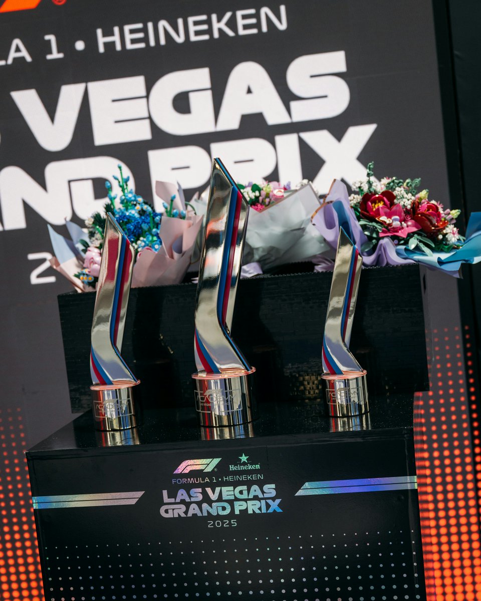 f1academy's tweet image. @LEGO_Group made an iconic entrance to F1 Academy in Las Vegas. 💐 🧱 📸 

#F1Academy #LasVegasGP
